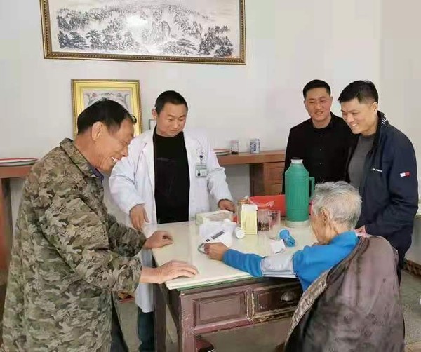 乡村慢病“网格长” 细“治”入微保健康 (1).jpg