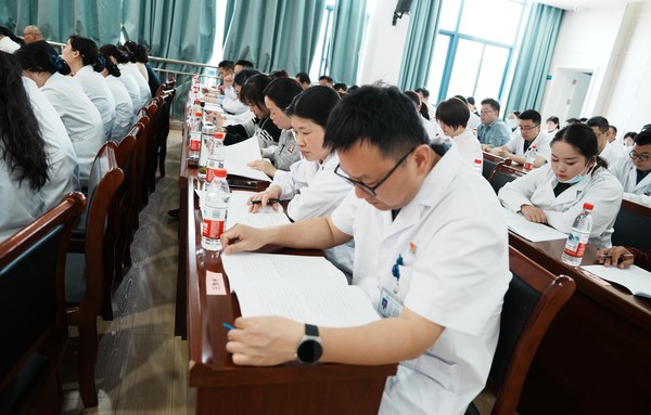 开会的人.JPG